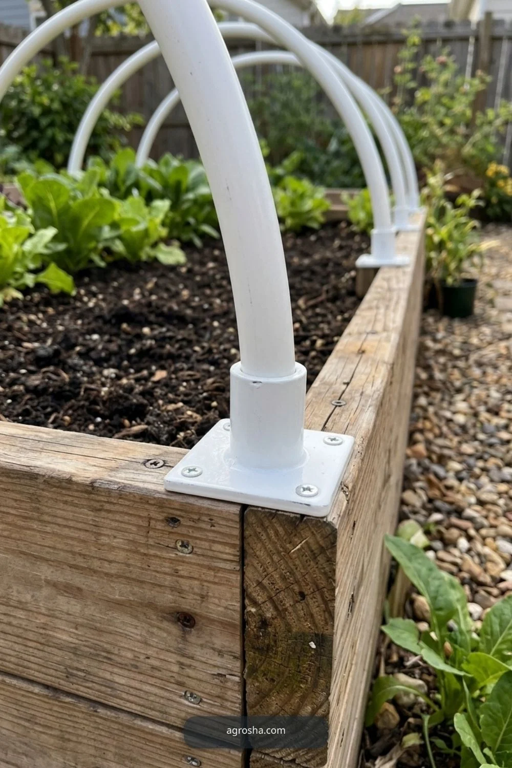 End-flap anchoring for DIY mini greenhouse for raised beds