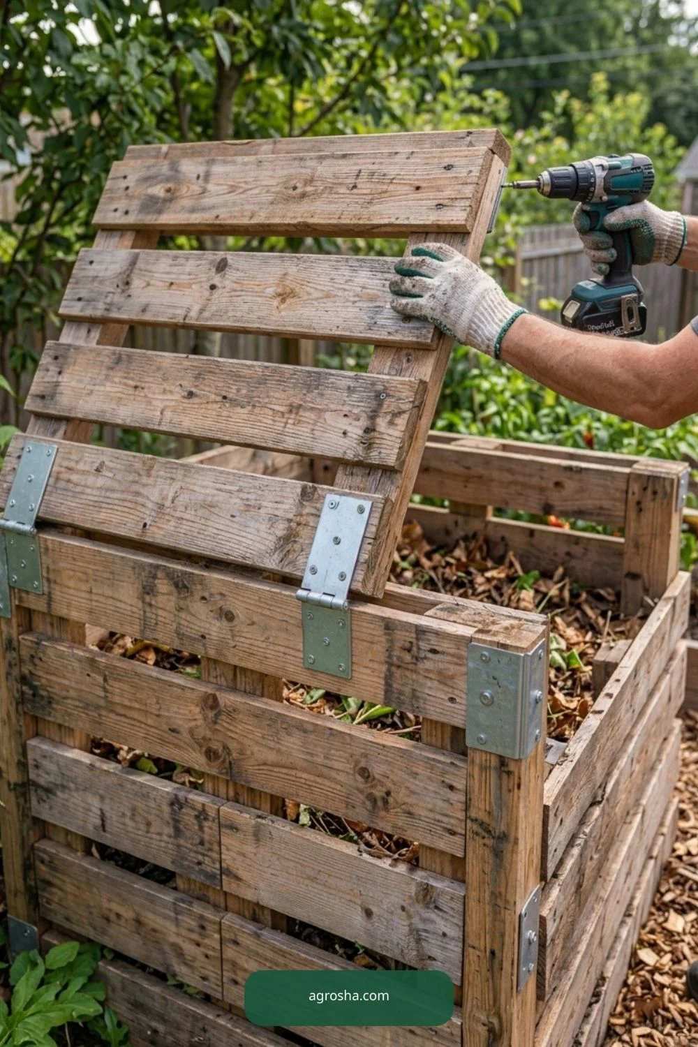 Accessible lid for DIY pallet compost bin