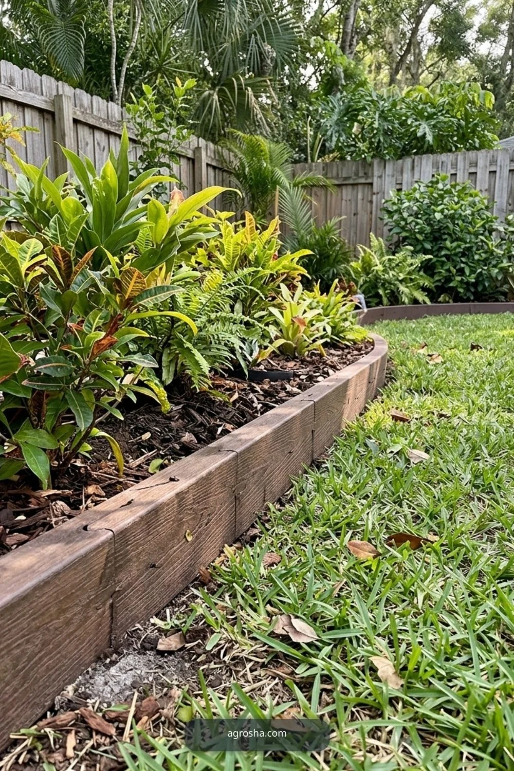 Florida landscape edging example showing composite landscape board