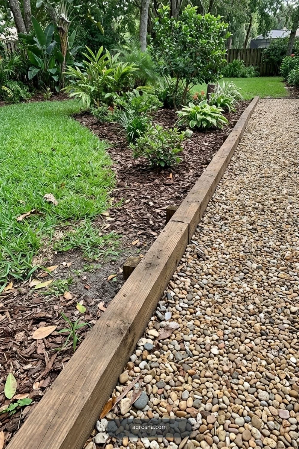 Florida landscape edging example showing simple timber edge