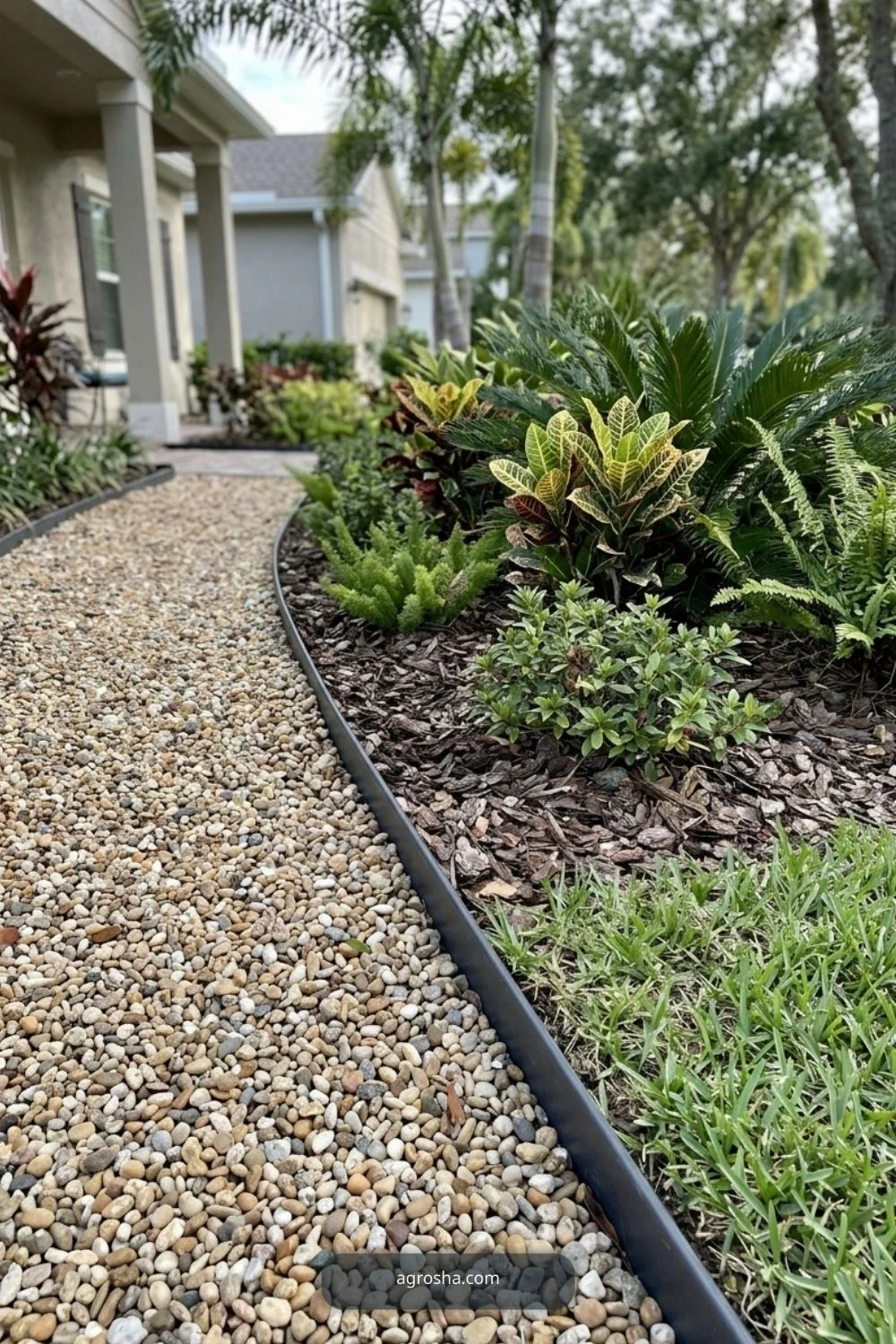 Florida landscape edging example showing minimal edge for a modern front yard