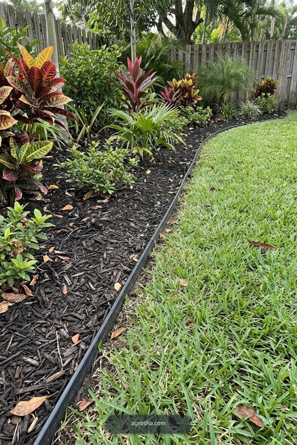 Florida landscape edging example showing lowest-maintenance edge for a mowing route