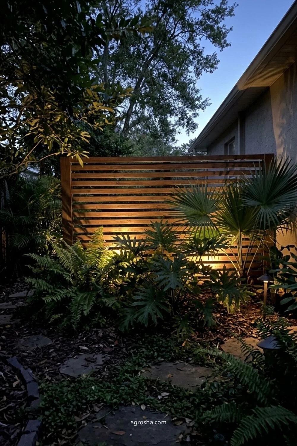 Florida garden lighting example showing privacy-screen backlighting