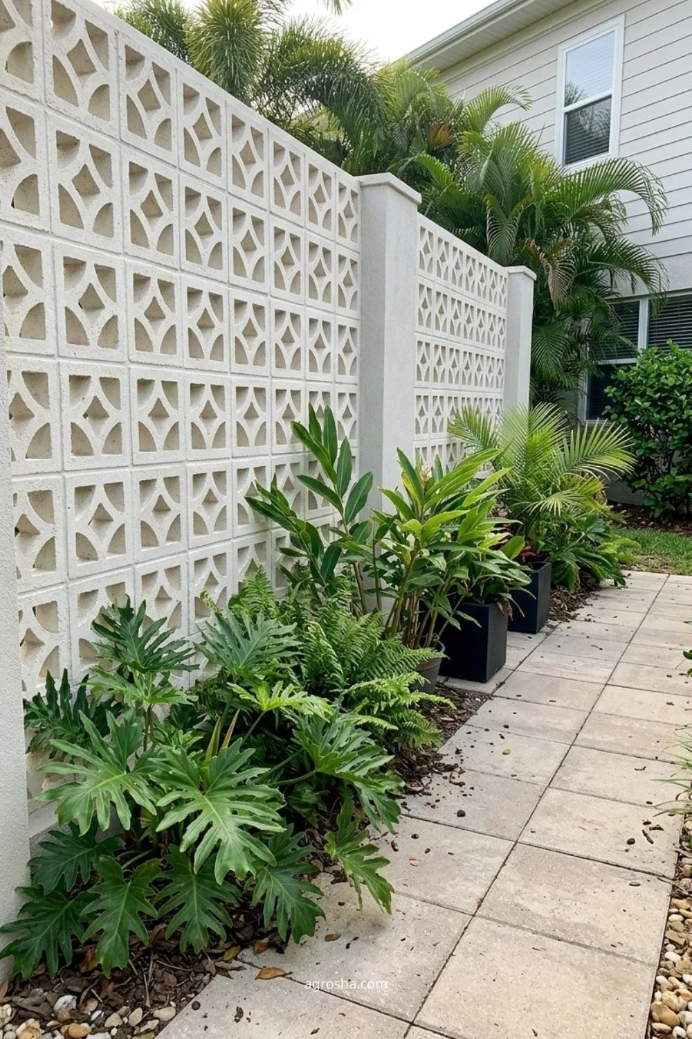 Florida privacy screen example showing perforated masonry screen