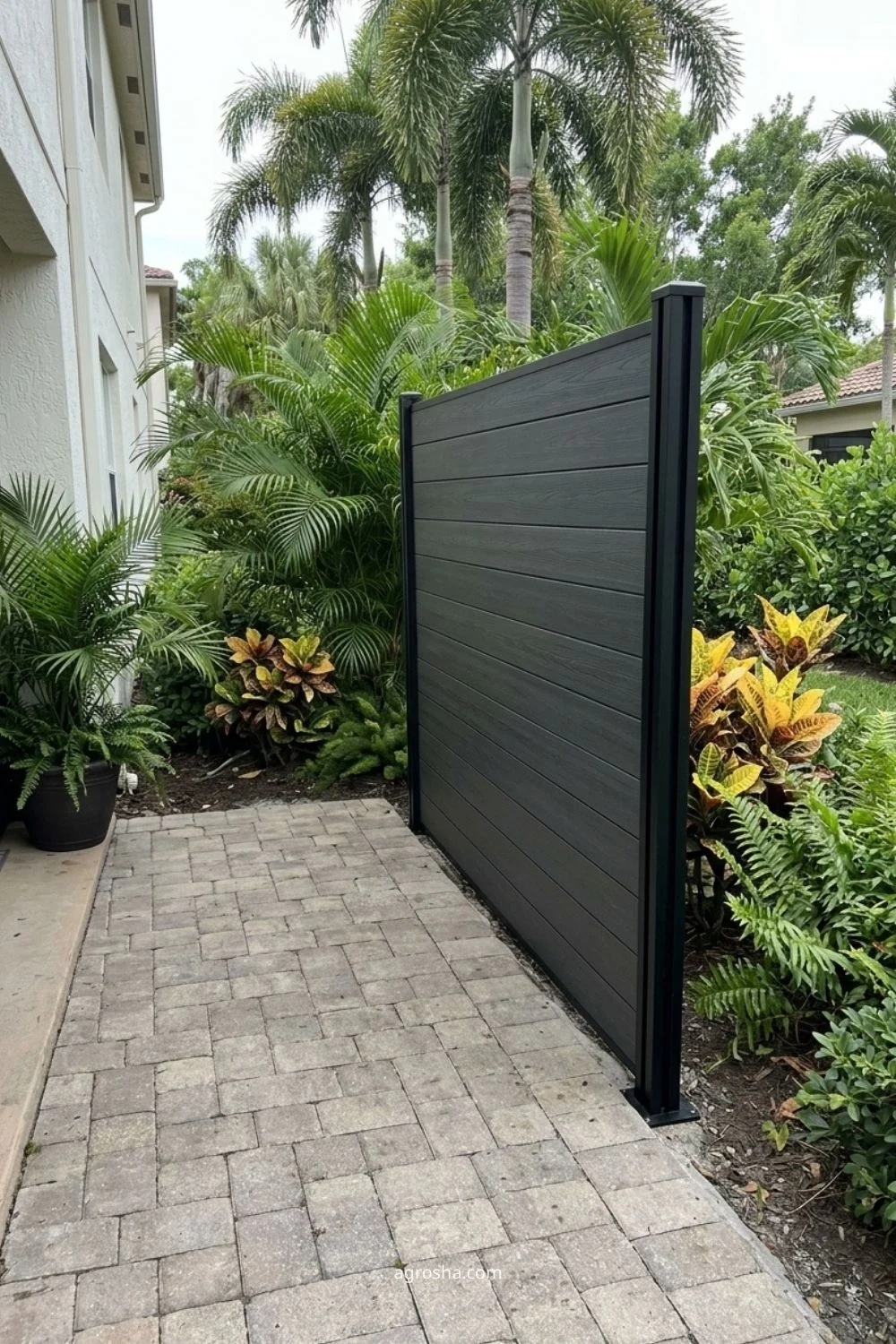 Florida privacy screen example showing composite board screen