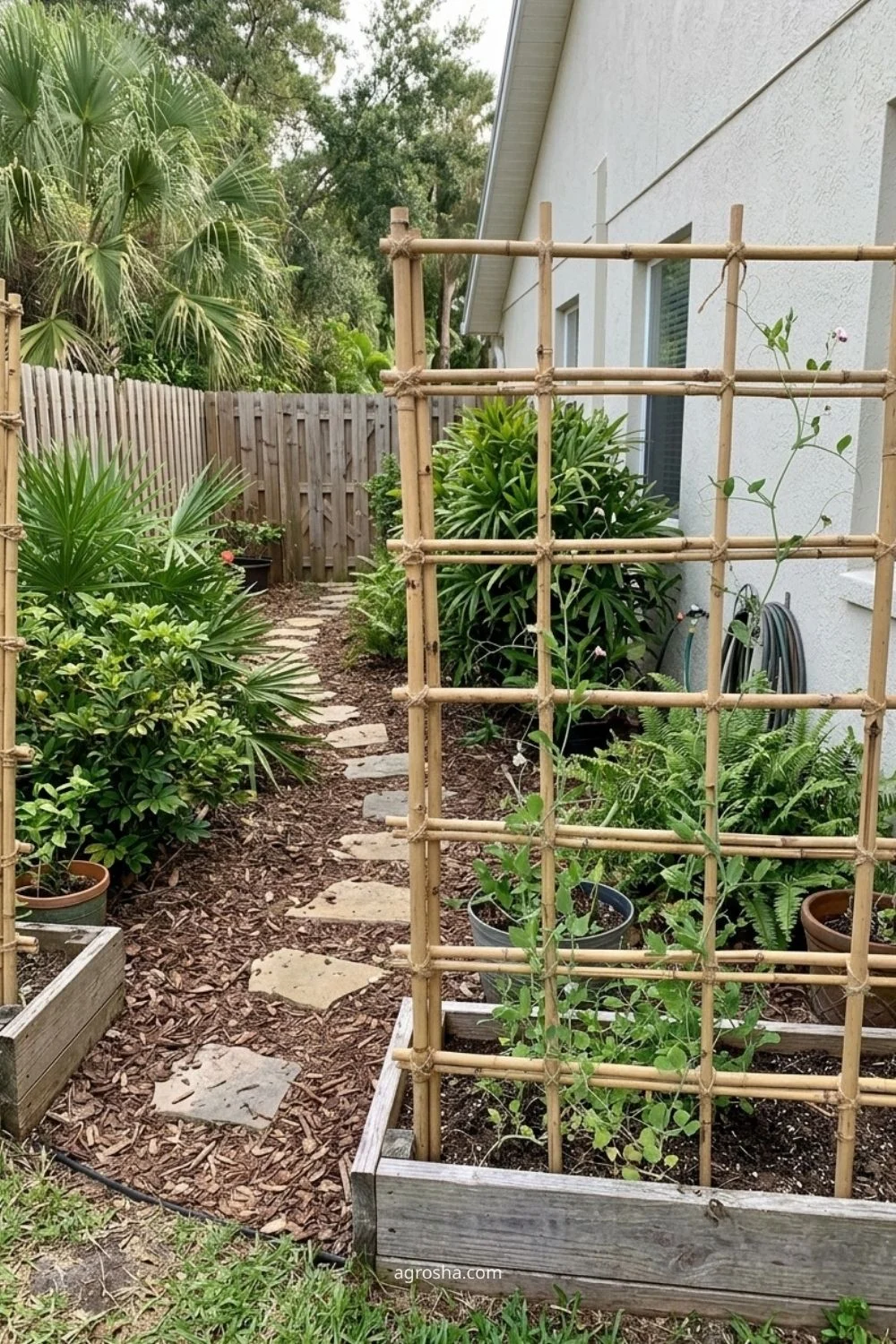 Florida garden trellis example showing bamboo-style trellis for lightweight plants